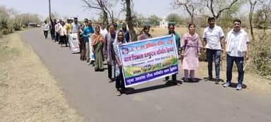 ➡️ #जल_गंगा_संवर्धन_अभियान: ग्रामीणों ने सामूहिक श्रमदान कर की नदी एवं तालाब की सफाई
➡️ जागरूकता रैली निकाल कर दिया जल ...