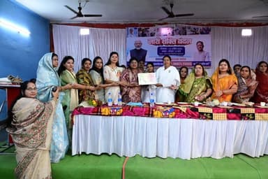 जिले के छुईखदान नगर पंचायत स्थित मंगल भवन टिकरापारा में नारी शक्ति सम्मेलन का भव्य एवं सफल आयोजन किया गया। कार्यक्रम में...