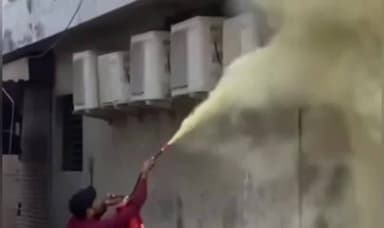 सीहोर नगर: शहर के इंग्लिश पुरा क्षेत्र में एसबीआई बैंक के एसी में लगी आग, दमकल कर्मियों ने पाया काबू, टला बड़ा हादसा