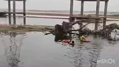 କଟକ ସଦର: ମହାନଦୀ ଚହଟା ଘାଟରୁ ଜୀବିତ ଅବସ୍ଥାରେ ଜଣେ ବୃଦ୍ଧା ମହିଳାଙ୍କୁ ଉଦ୍ଧାର କଲା ଅଗ୍ନିଶମ ବାହିନୀ