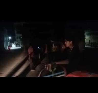 फतेहपुर नगर परिषद की टीम जब मोहल्लौ में सांड को पकड़ने पहुंची तब लोगों ने इनको पकड़ने के लिए मना कर दिया
#rvrajsthan