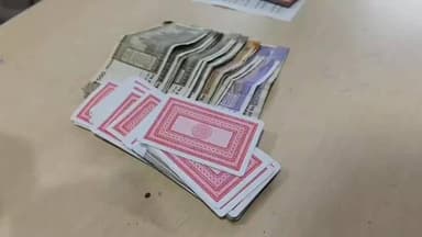 અંકલેશ્વર: પોલીસે રાજપીપળા રો ઉપર રેલવે લાઈન ઝૂંપડપટ્ટીમાં યુ.પી.એલ.કંપની દીવાલ પાસે જુગાર રમતા પાંચ જુગારીને ઝડપી પાડ્યા