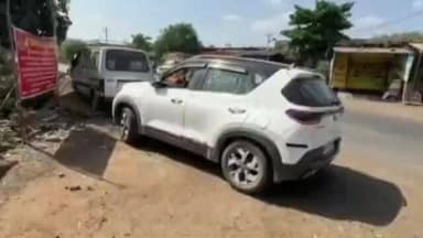 पालघर: कारची काच फोडून मनोर परिसरात रोकड असलेली बॅग अज्ञात चोरट्याने केली लंपास; गुन्हा दाखल