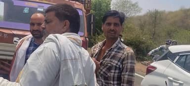 कैंसर पहाड़िया पर मिनी ट्रक ओर फॉर व्हीलर में हुई टक्कर, जान बची
#GwaliorNews #NewsImpact #gwalior
News Impact बढ़ते ग्...