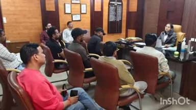 अल्मोड़ा: सीएम हेल्पलाइन के लंबित मामलों पर सख्ती, एडीएम ने निस्तारण के लिए दिए निर्देश