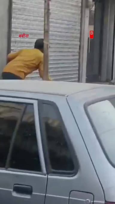 झांसी बबीना चौराहे पर एसबीआई एटीएम में घोड़ा घुसते नजर आ रहा है, #viralnews #Jhansi #sbiatm #horse