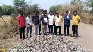 परभणी: उमरी फाटा रस्त्याची डागडुजी सुरु; रस्ता लवकरच पूर्ण करण्याचे साबाने पत्र दिल्यामुळे आंदोलन तात्पुरते स्थगित