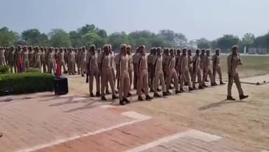 मऊ: पुलिस अधीक्षक ने शुक्रवार की परेड में प्रतिभाग कर दिए आवश्यक दिशा-निर्देश