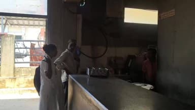 ವಿರಾಜಪೇಟೆ: ಪಟ್ಟಣದ ಇಂದಿರಾ ಕ್ಯಾಂಟೀನ್ ಗೇ ಬೇಟಿ ನೀಡಿದ ಆರೋಗ್ಯ ಇಲಾಖೆಯ ಸಿಬ್ಬಂದಿಗಳು