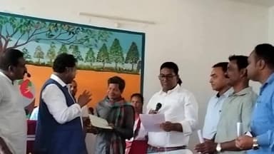 जलडेगा: जलडेगा में विधायक ने किसानों को अपने फंड से सोलर पंप सेट वितरित किए, सामूहिक वन पट्टा वितरण भी हुआ