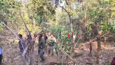 टंडवा: चतरा-हजारीबाग सीमा पर बटुका जंगल में पुलिस और नक्सलियों के बीच मुठभेड़, 15 लाख का इनामी नक्सली सहदेव