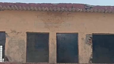 मानिकपुर: पुलिस चौकी में चोरों ने बोला धावा, करोड़ों के काशीराम आवास व चौकी क्षेत्र के 500 फ्लैट बने खंडहर, दरवाजे-खिड़कियां गायब