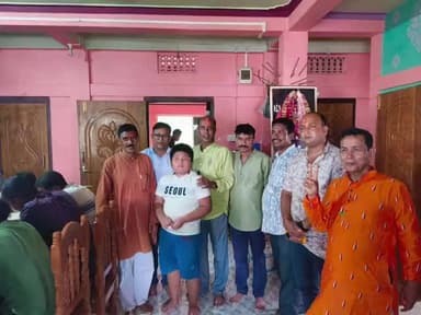 ধর্মনগর: কাঞ্চনপুর এলাকার একটি বাড়িতে যান ধর্মনগর কেন্দ্রের বিজেপি দলের মনোনীত প্রার্থী