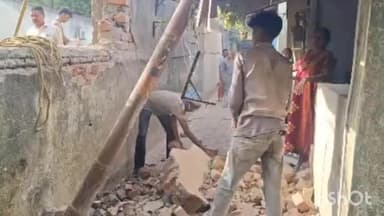 નવસારી: શહેરમાં પોલીસ લાઈનની કંપાઉન્ડ વોલ ધરાશાયી, દશેરા ટેકરી વિસ્તારમાં ઘરોને નુકસાન