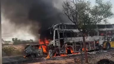 ಶೋರಾಪುರ: ಸುರುಪುರ ಬಳಿ ಕಾರು ಬಸ್ ಅಪಘಾತ : ಸುಟ್ಟು ಕರಕಲಾದ ಖಾಸಗಿ ಬಸ್