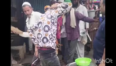 पिरान कलियर में टोपी वाले मुल्लाजी ने लंगर की लाइन में खड़े व्यक्ति की जली हुई लकड़ी से की पिटाई, वीडियो हुआ वायरल