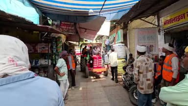 *🚨जुन्नारदेव में अतिक्रमण पर बड़ा एक्शन, सड़क पर उतरी प्रशासन की टीम*
नगर पालिका का सख्त अभियान, बाजार से हटाया गय