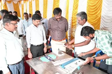 திருவண்ணாமலை: வட்டாட்சியர் அலுவலகத்தில் வாக்குப்பதிவு இயந்திரங்களில் வேட்பாளர் விவரங்கள் பொருத்தும் பணி தீவிரம் கலெக்டர் நேரில் பார்வையிட்டு ஆய்வு