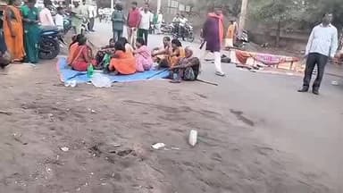 बरकागाँव: बड़कागांव में संदिग्ध परिस्थिति में युवक की मौत, शव के साथ सड़क जाम, पुलिस ने कुछ लोगों को हिरासत में लिया
