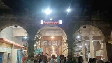 ಗದಗ: ಅಕ್ಷತ್ತದಿಗಿ ಅಮವಾಸ್ಯೆ ಹಿನ್ನಲೆಯಲ್ಲಿ ನಗರದ ವೀರೇಶ್ವರ ಪುಣ್ಯಾಶ್ರಮದಲ್ಲಿ ವಿಶೇಷ ಪೂಜೆ