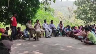 पूर्वी टुंडी: लाहबेड़ा के दो टोलों का वर्षों पुराना विवाद प्रशासनिक पहल से सुलझा, सामाजिक एवं बुद्धिजीवी रहे मौजूद