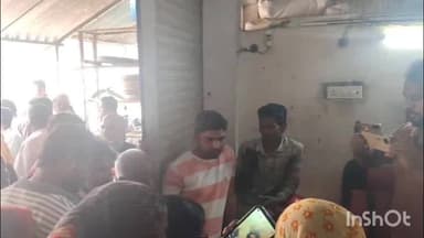 निचलौल: ठूठीबारी में भुगतान न मिलने पर उपभोक्ताओं ने किया हंगामा और प्रदर्शन