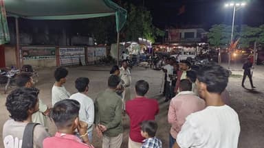 महाराजपुर: गढ़ीमलहरा में पुलिस ने नशे के दुष्परिणाम बताते हुए लोगों से किया जनसंवाद