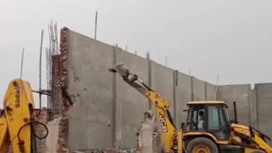 अलीपुर: खेती की ज़मीनों पर बन रहे अवैध गोदाम