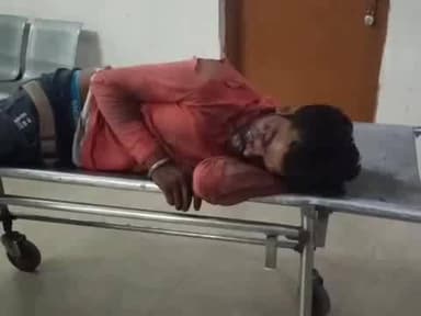 टीकमगढ़: शराब के नशे में युवक की मोटरसाइकिल हुई अनियंत्रित, युवक गंभीर रूप से घायल, ज़िला अस्पताल में भर्ती