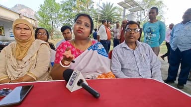 पूरे झारखंड में सरकार को गांव के मोहल्ले में पहुंचने वाली महिला बनी लक्ष्मी मुर्मू।
#need69bharat #BDO #public #hilight...