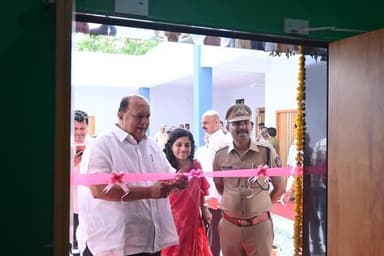 नंदुरबार जिल्हा पोलीस मुख्यालयातील DPDC मार्फत नूतनीकरण करण्यात आलेल्या "एकलव्य" बॅडमिंटन हॉलचे नंदुरबार जिल्ह्याचे पालक...