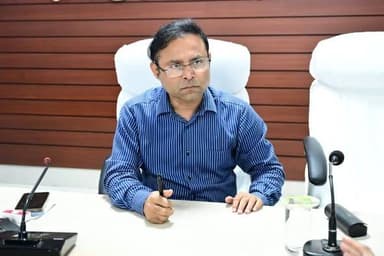 भागलपुर, 17 अप्रैल 2026 : *7 निश्चय 3 से बढ़ेगा अपना बिहार* के अंतर्गत *सबका सम्मान- जीवन आसान*( Ease of living) के अंतर...