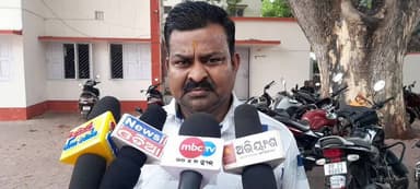 ଜଗତସିଂହପୁର: ନ୍ୟାୟ ପାଇବା ପାଇଁ ଜିଲ୍ଲା ଏସ୍ପି ଙ୍କ ଦ୍ୱାରସ୍ତ ହେଲେ ଶାଳଜଙ୍ଗ ଗ୍ରାମର ଦିଲ୍ଲୀପ କୁମାର ମିଶ୍ର ପରେ ଉକ୍ତ ସ୍ଥାନରେ ମତ ବ୍ୟକ୍ତ କଲେ