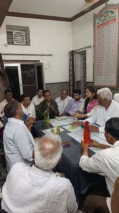 #संगरिया में धानका समाज द्वारा चल रही है हड़ताल समाप्त
व्यापार मण्डल कार्यालय में
#तहसीलदार मोनिका बंसल व्यापार मंडल अ...