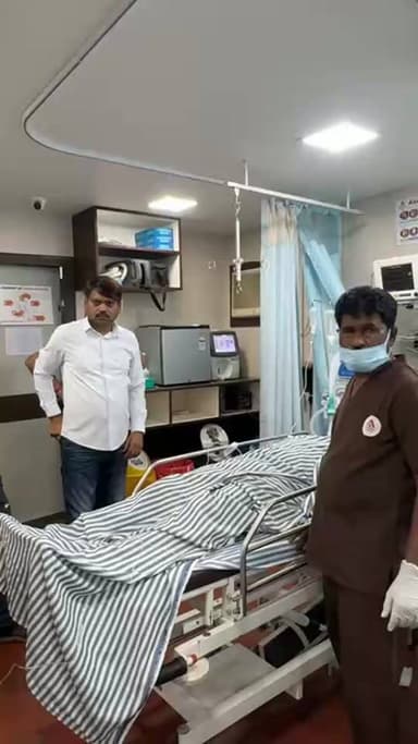 कतरास निवासी जनता श्रमिक संघ के संगठन सचिव शुभम यादव को अपराधियों ने मारी गोली, स्थिति नाज़ुक, सूचना पाकर पहुँचे महापौर ...