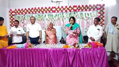 बेनीगंज नगर पंचायत में मनोनीत सभासदों ने ली शपथ, एस डी एम ने दिलाई पद व गोपनीयता की शपथ
.
#हरदोई: शुक्रवार को बेनीगंज स्...