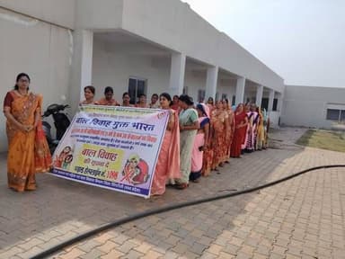 ग्राम पंचायत खनुआ में बाल विवाह रोकथाम हेतु जागरूकता कार्यक्रम आयोजित
रैली निकालकर बाल विवाह के दुष्परिणामो से कराया ...