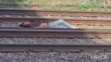 डबरा रेलवे ब्रिज के नीचे मिला अज्ञात युवक का शव, ट्रेन से गिरकर हुई मौत