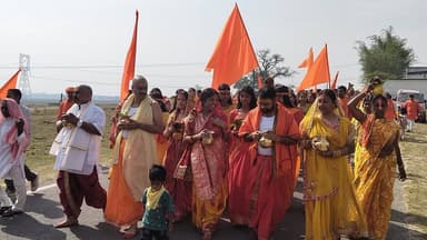 श्री श्री 108 अंबिकेश्वर शिव मंदिर स्थापना सह नर्मदेश्वर शिवलिंग प्राण प्रतिष्ठा को लेकर 1100 कलश का भव्य कलश यात्रा।