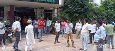 लातेहार: सदर में इलाज कराने आए मरीजों ने डॉक्टर और पुलिसकर्मियों से की मारपीट, 2 नामजद समेत 20 अज्ञात लोगों पर मामला दर्ज