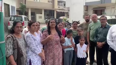 નવસારી: વોર્ડ નંબર ૧૨ નિકુંજ પાર્કમા લોકોએ બેનર લગાવી મત આપવાનો કર્યો બહિષ્કાર