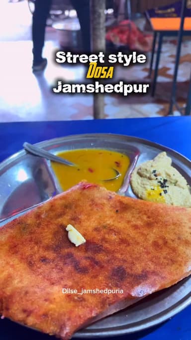 Hot tawa 🔥, crispy edges 😍 and that perfect desi street vibe — nothing beats the taste of Jamshedpur street style dosa!
...
