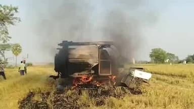 నకిరేకల్: వల్లభాపురం శివారులో పొలంలో వరి కోత యంత్రం దగ్ధం