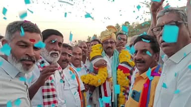 குன்னூர்: குன்னூர் சட்டமன்ற அதிமுக வேட்பாளருக்கு கிரேன் மூலம்
மிகப் பிரமாண்டமான மாலை அணிவித்து சிறப்பான வரவேற்பு