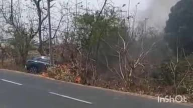 बुदनी: ग्राम परसबाड़ा के पास अनियंत्रित कार पेड़ से टकराई, आग लगने से जलकर राख हुई, कोई हताहत नहीं