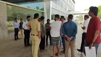 ದೇವನಹಳ್ಳಿ: ದೇವನಹಳ್ಳಿಯಲ್ಲಿ ಆಸ್ಪತ್ರೆ ಸಿಬ್ಬಂದಿಗಳ ನಿರ್ಲಕ್ಷ್ಯಕ್ಕೆ ವ್ಯಕ್ತಿಯೋರ್ವ ಮೂರನೇ ಮಹಡಿಯಿಂದ ಬಿದ್ದು ಸಾವು