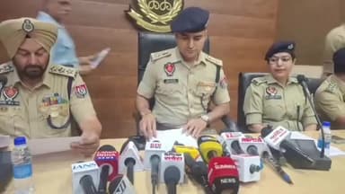 ਹੁਸ਼ਿਆਰਪੁਰ: ਨੂਰਪੁਰ ਜੱਟਾਂ ਵਿੱਚ ਬਾਬਾ ਸਾਹਿਬ ਦੇ ਬੁੱਤ ਦੀ ਬੇਅਦਬੀ ਕਰਨ ਵਾਲੇ ਤਿੰਨ ਮੁਲਜਮ ਗ੍ਰਿਫਤਾਰ, ਪੁਲਿਸ ਲਾਈਨ ਵਿੱਚ ਐਸਐਸਪੀ ਨੇ ਦਿੱਤੀ ਜਾਣਕਾਰੀ