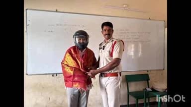 వికారాబాద్: హెల్మెట్ లేకుండా ద్విచక్ర వాహనం నడపని సంకల్ప విద్యార్థి చైర్మన్ ను సన్మానించిన పట్టణ సిఐ రఘుకుమార్