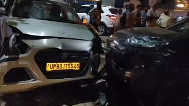 पंजाबी बाग: राजौरी गार्डन में दो कारों की टक्कर, कैब ड्राइवर घायल