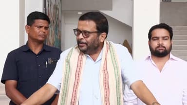 ଝାରସୁଗୁଡା: ହିଟ ୱେଭ ପାଇଁ ଆସିଲା SOP, ସମସ୍ତ ଜିଲ୍ଲାପାଳଙ୍କ ସହ କଥା ହେଲେ ରାଜସ୍ବ ମନ୍ତ୍ରୀ ସୁରେଶ ପୂଝାରୀ ।